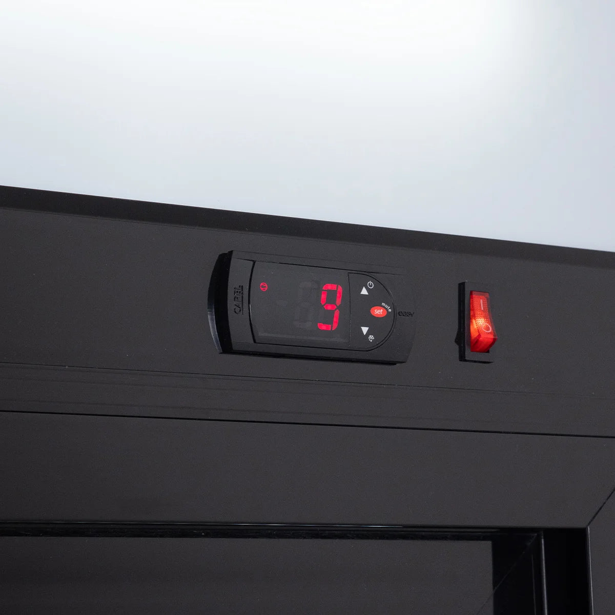 Getränkekühlschrank ECO 630 mit Leuchtaufsatz und Schiebetüren