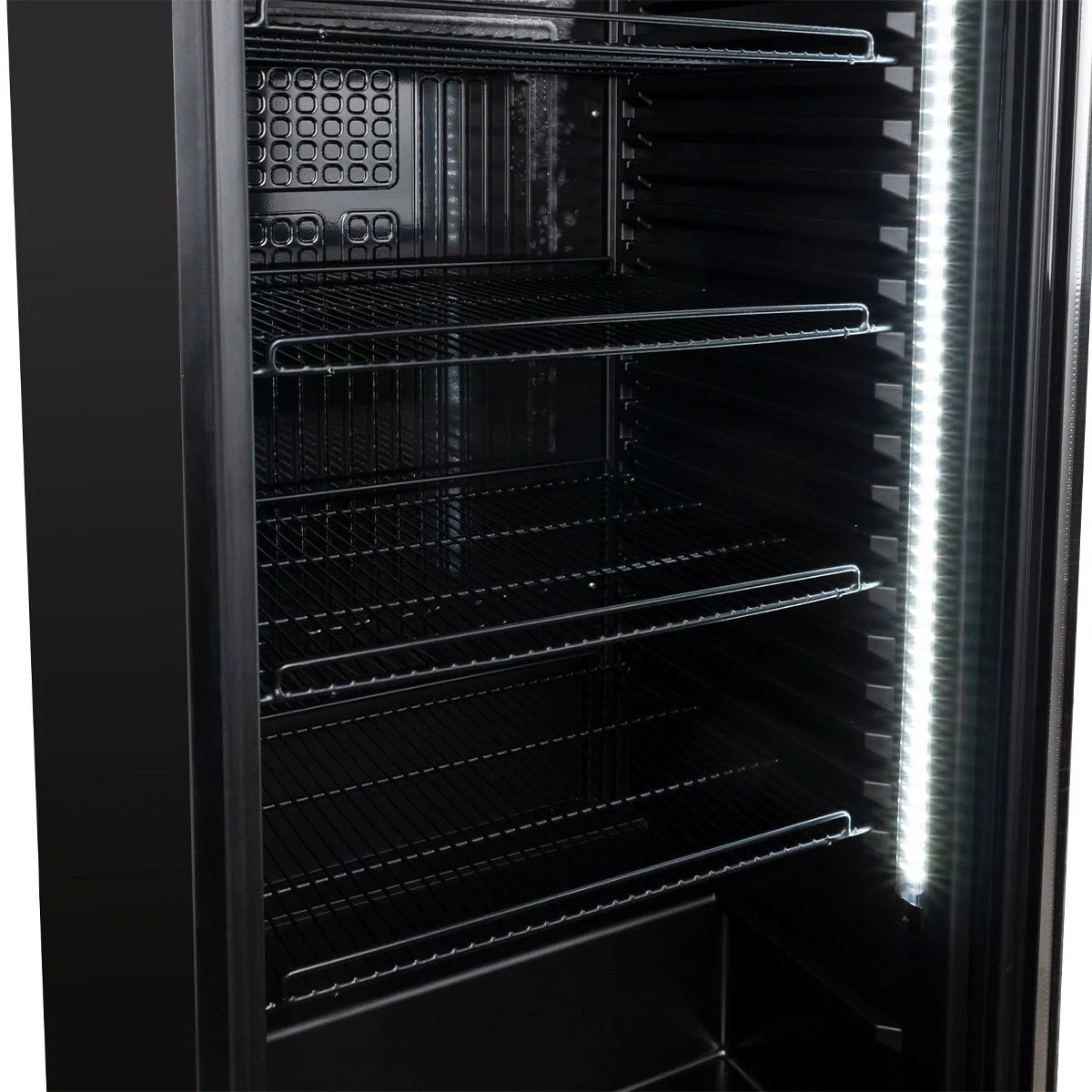 Getränkekühlschrank GKSE360, 360 Liter Kühlraumvolumen, 5 verstellbare Einlegeböden, Innenbeleuchtung, Abschließbar, Schwarz