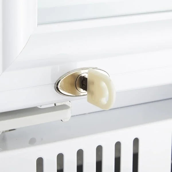 Gastro-Cool DC400 Getränkekühlschrank 400 Liter mit Werbedisplay weiß/weiß, LED