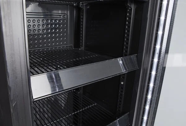 Gastro-Cool DC130 Getränkekühlschrank Slim ECO STAR 150 Liter schwarz/schwarz, LED, super sparmsam