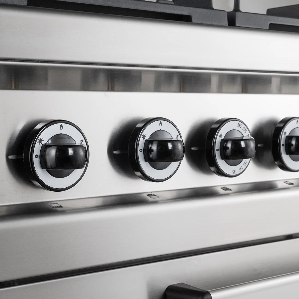 Gasherd Serie 700 - 110/70 mit Gasbackofen - 6 Kochstellen - 42 kW