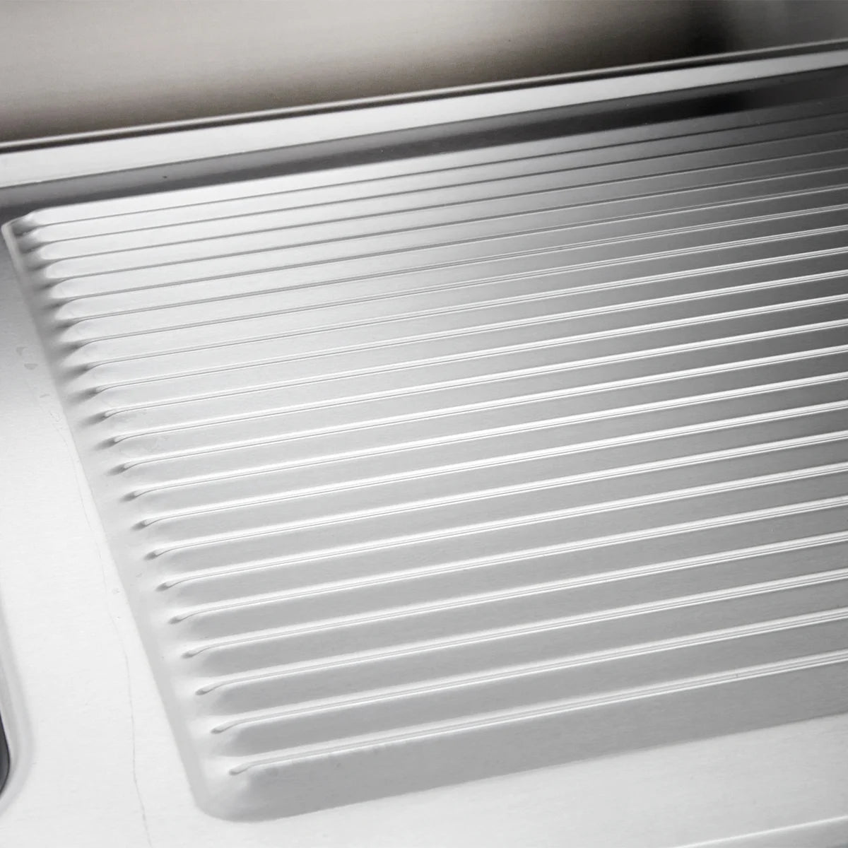 Table de lavage Basic 12x6 avec 1 cuve à gauche, dosseret et étagère inférieure