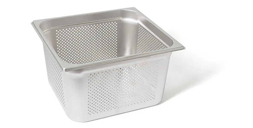 Bac GN Rieber en acier inoxydable GN 2/3 perforé - 200 mm, capacité : 15,3 litres, Modèle 23 204