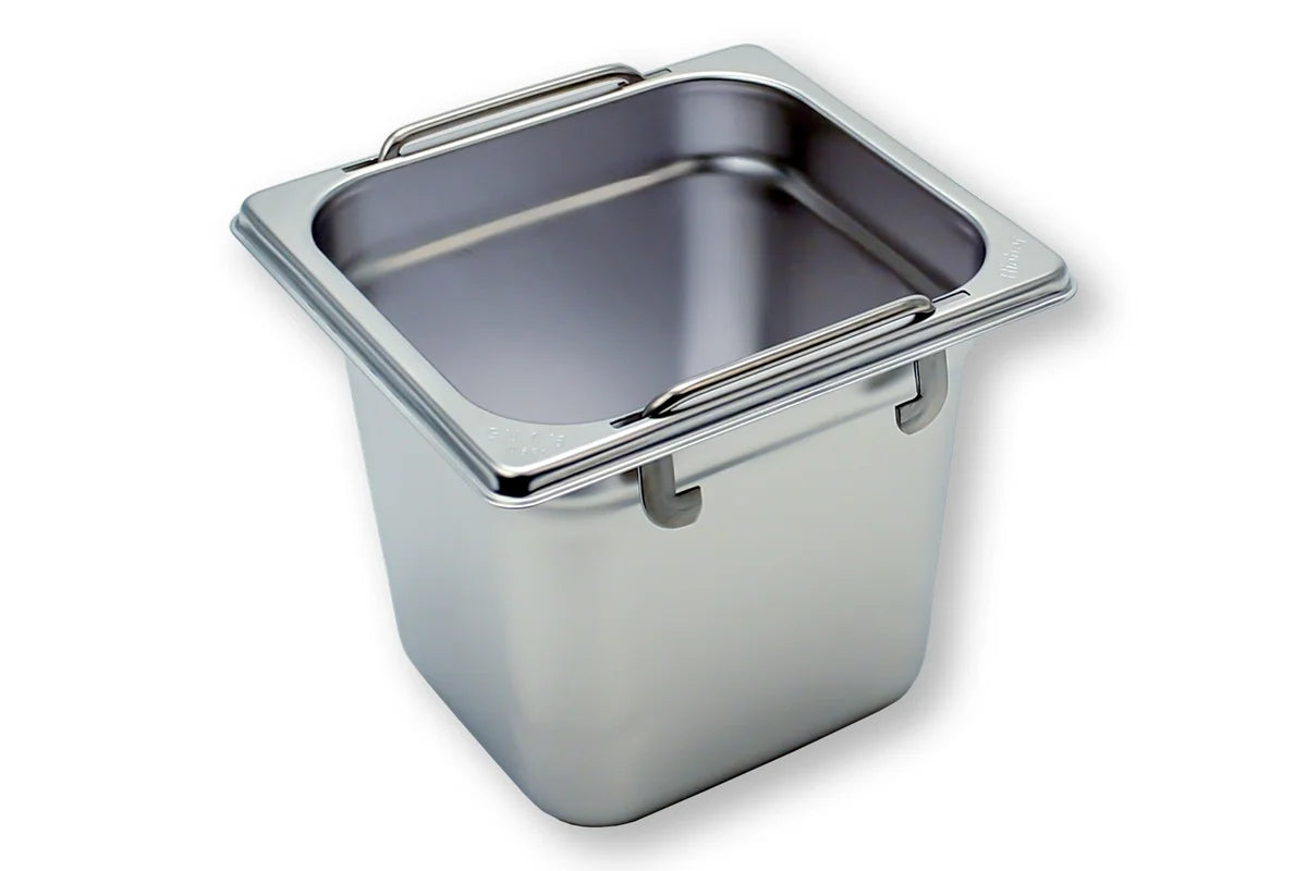 Bac GN Rieber en acier inoxydable GN 1/6 avec poignées encastrables - 150 mm, capacité : 2,1 litres, Mod. 16 150 F
